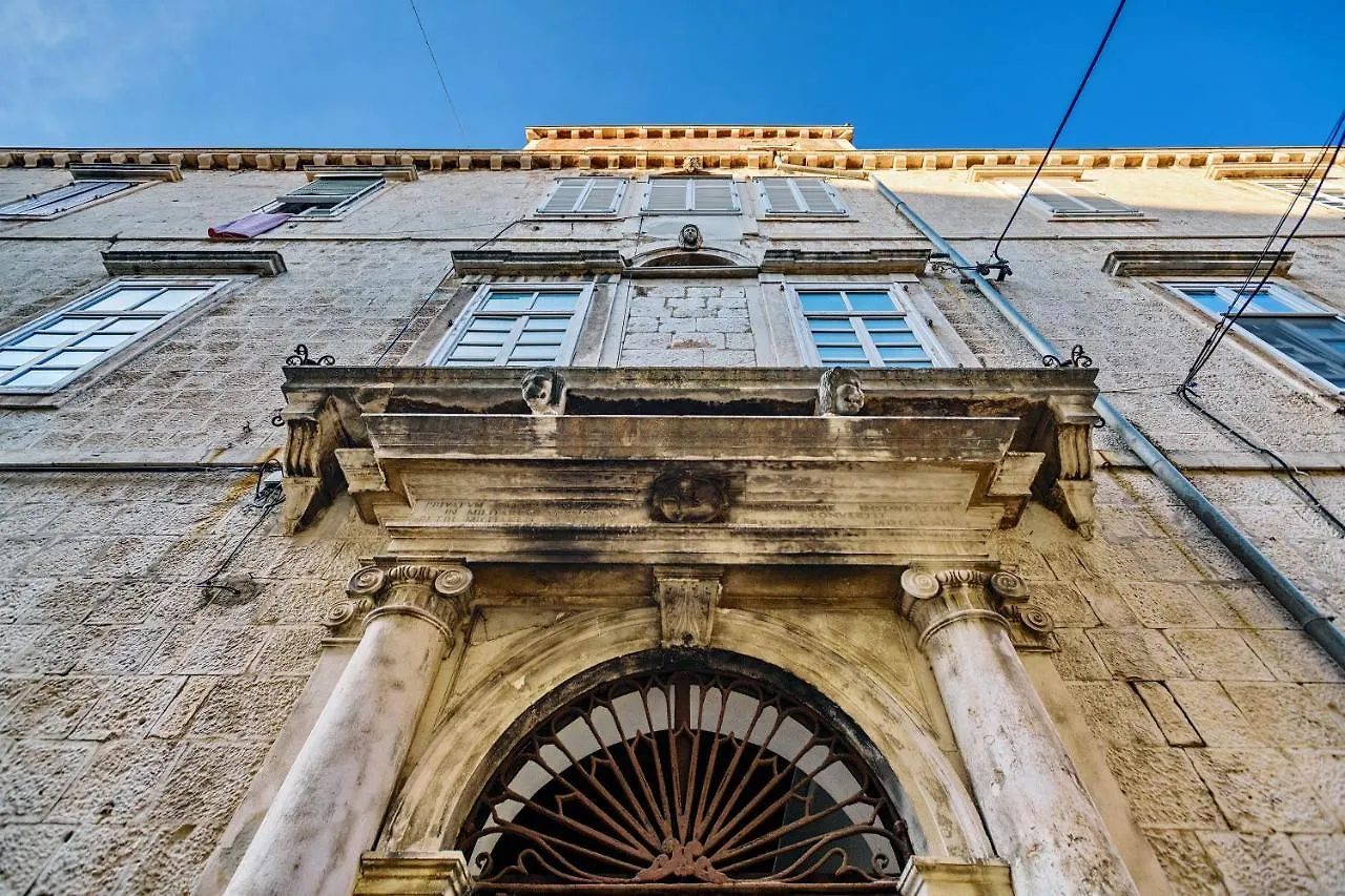Lupino'S Gallery Apartment - Old Town Zadar