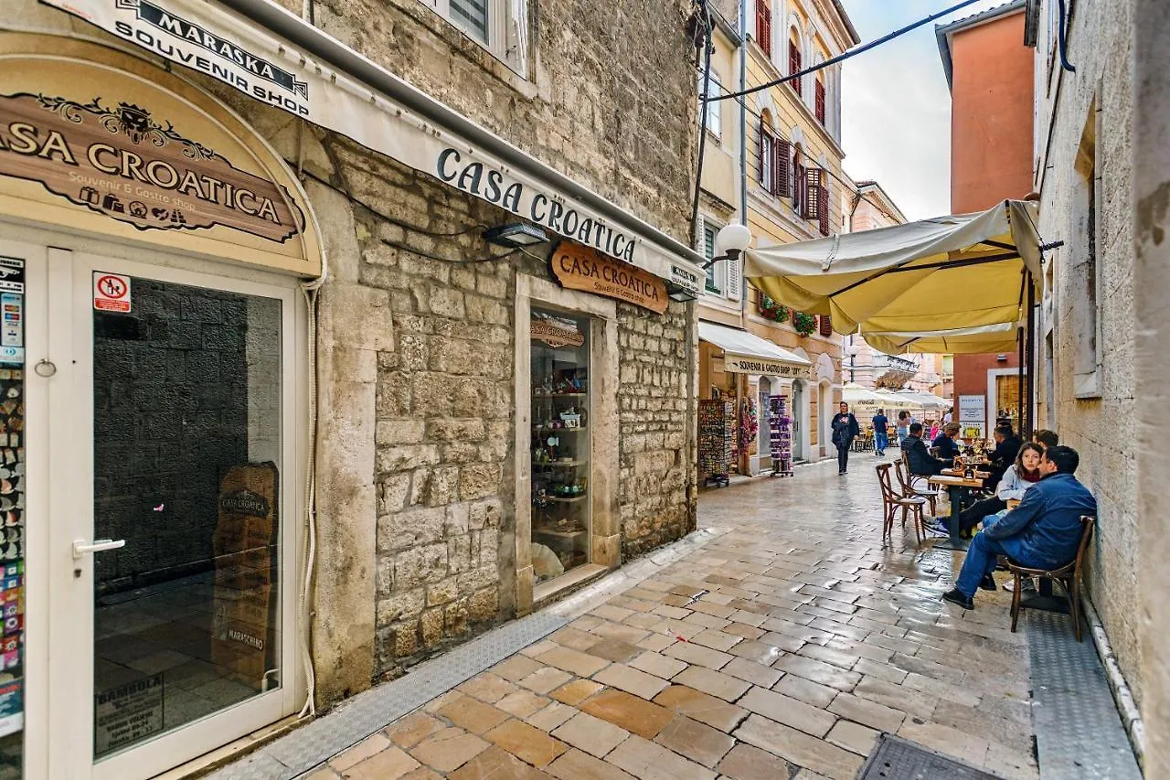 Lupino'S Gallery Apartment - Old Town Zadar